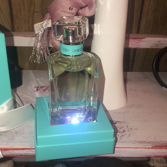 New Tiffany & Co. Eau De Parfum 2.5 Fl. Oz. Natural Spray Vaporisateur - Picture 8 of 17